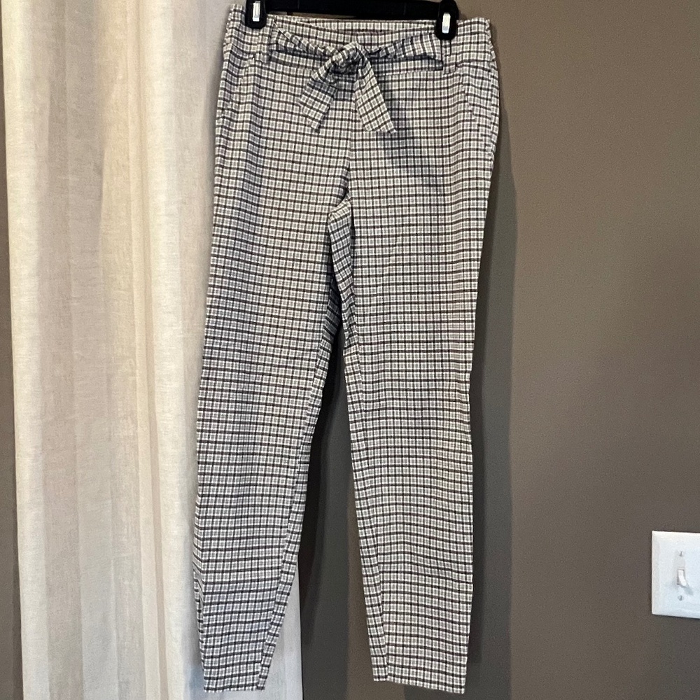 Soho Apparel Ltd. Brown Plaid Pull On pant, Stretch comfy fit, Size Medium